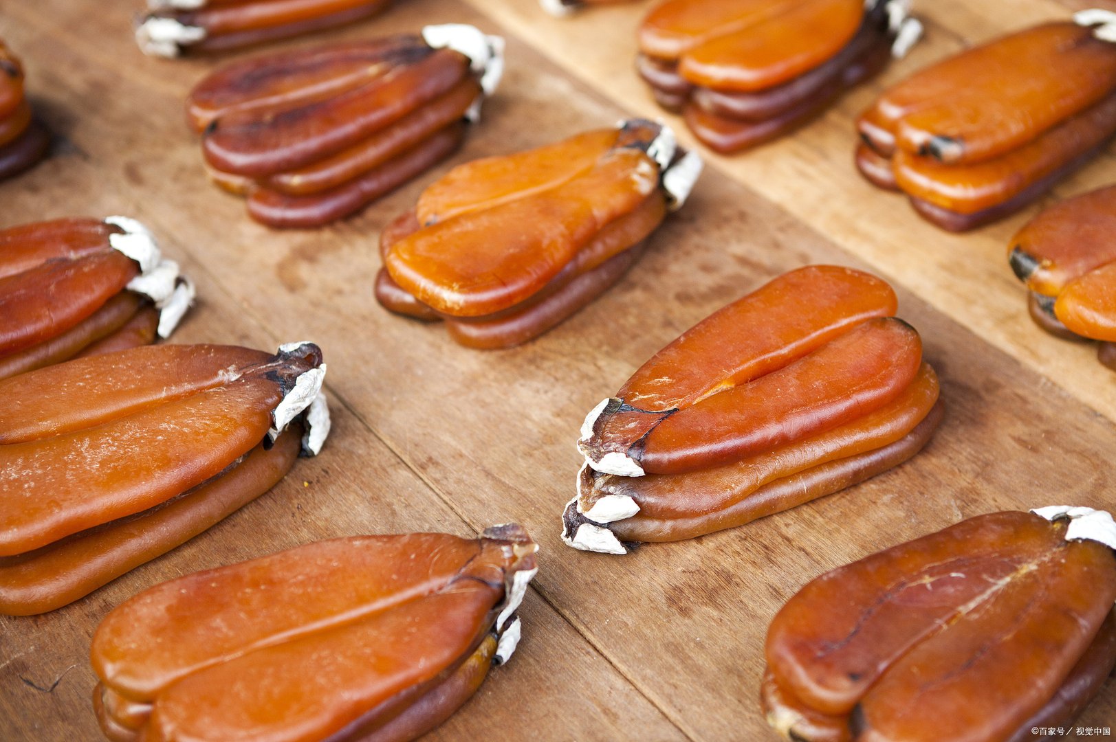 乌鱼子是中国台湾的珍贵美食之一，乌鱼子是如何生产和加工的？