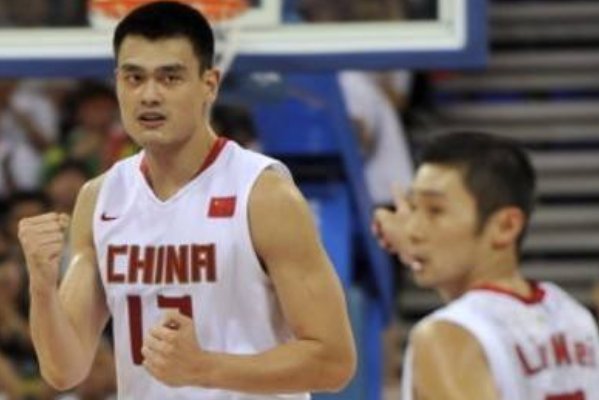 放弃高薪成为16岁姚明的经纪人，章明基现状怎样了？