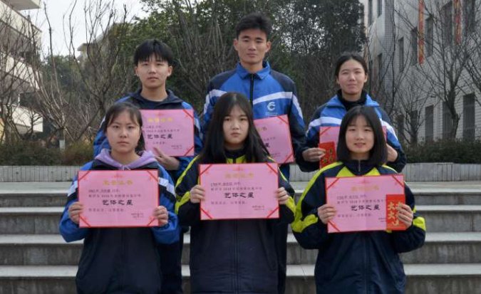 湘潭县凤凰中学凤凰班与县一中普通班相比哪个好