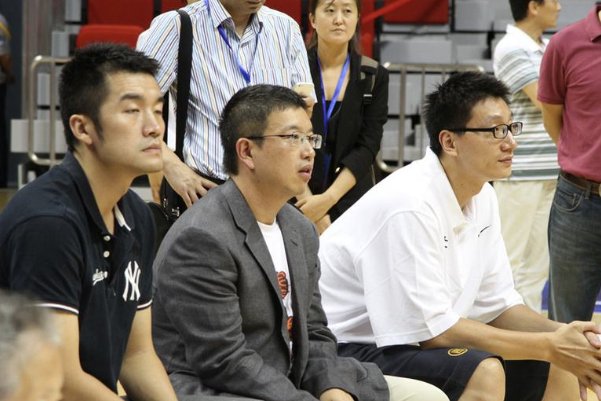 放弃高薪成为16岁姚明的经纪人，章明基现状怎样了？