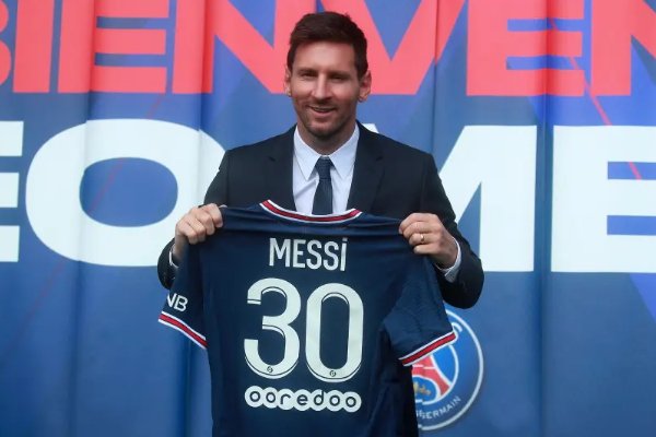 梅西在哪个足球俱乐部？