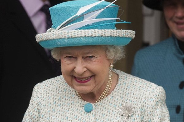 英女王撤离白金汉宫，英国女王究竟为什么可能四个月都不出门？