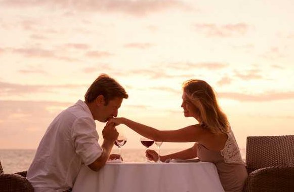 香港何时实行一夫一妻制？