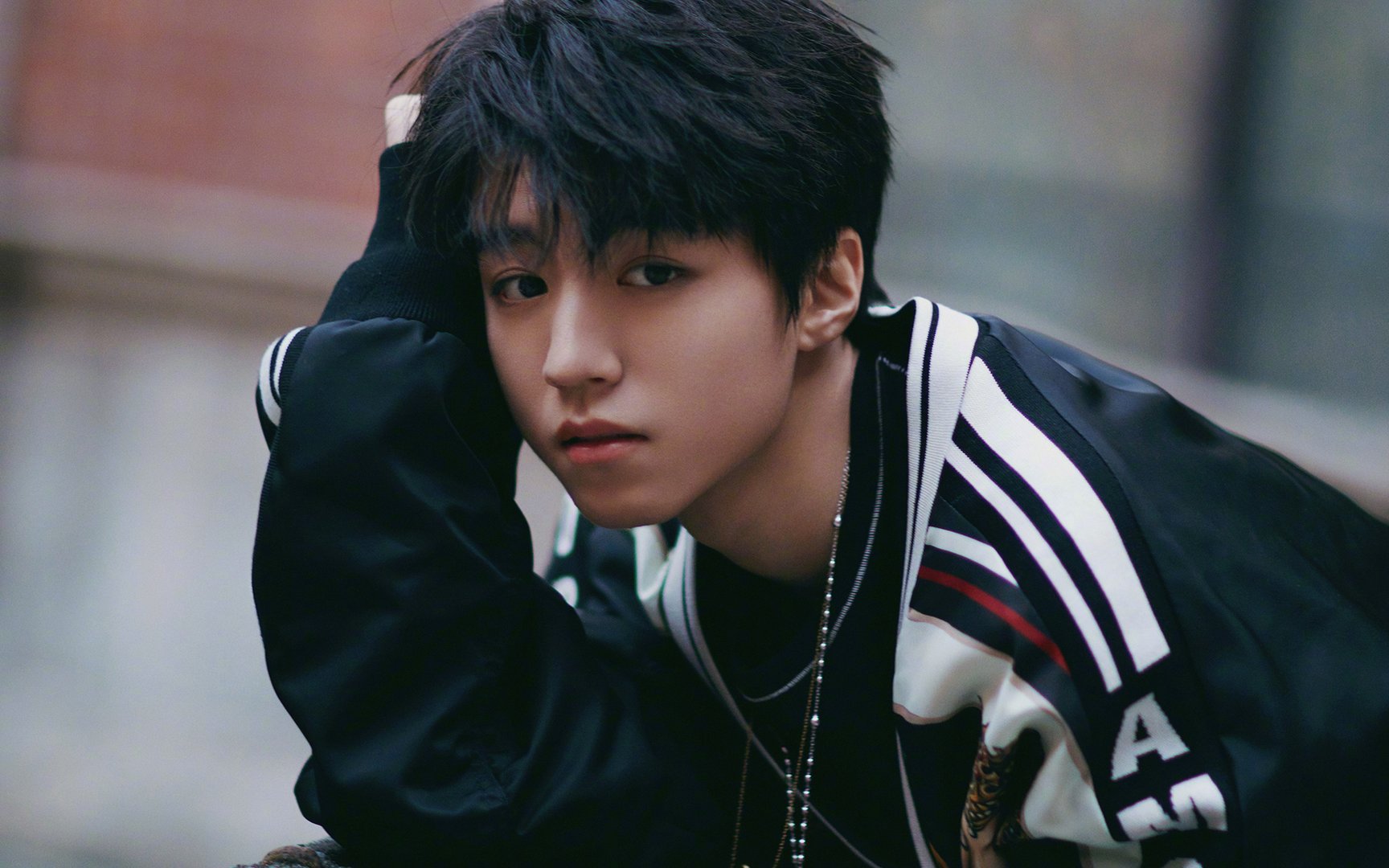 王俊凯的家庭背景如何，他的爸爸妈妈是干什么的？