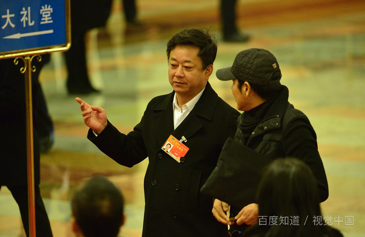 55岁的朱军怎么了?为何一个月前红光满面,现在暴瘦到脱相?