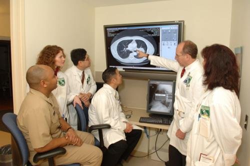 国外女子急诊室苦等医生5小时后身亡,你怎么看待这件事?