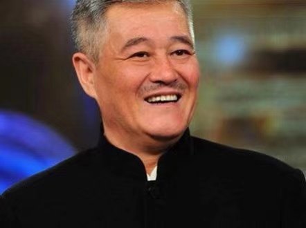 63岁赵本山凌晨四点铲雪,他的身体状况如何?