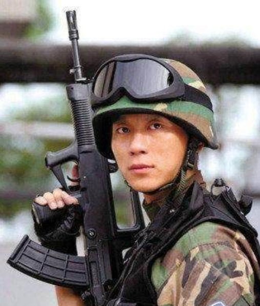 李晨的身世如何呢?背景是不是很强大?