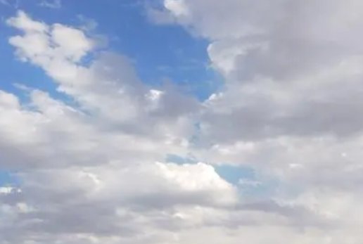 我曾经看过一部校园言情小说，说的是：女主有心脏病很严重好像活不过过少多少岁，家里是黑道的，