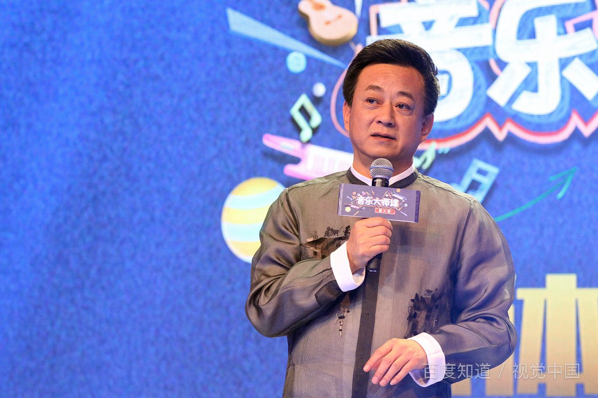 55岁的朱军怎么了?为何一个月前红光满面,现在暴瘦到脱相?