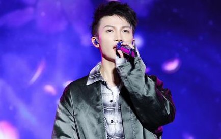 檀健次苏醒上热搜，你还知道哪些搞笑的明星名字梗？