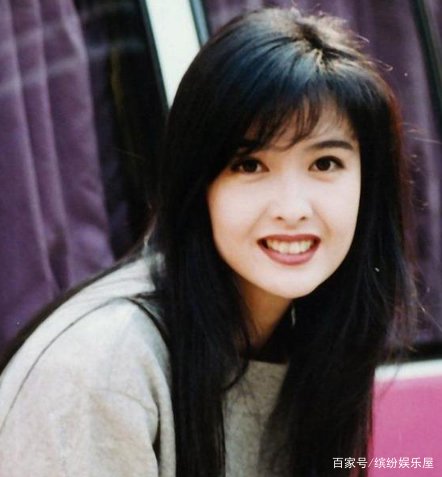 52岁周慧敏处处隐忍，“放弃”家产为留住老公，女神为何离不开渣男？