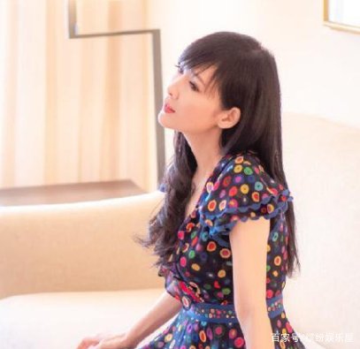 52岁周慧敏处处隐忍，“放弃”家产为留住老公，女神为何离不开渣男？