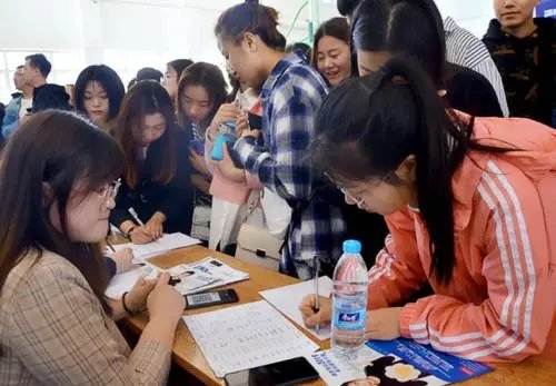 985硕士开摩的走红后被查论文,大家为何对他的论文感兴趣?