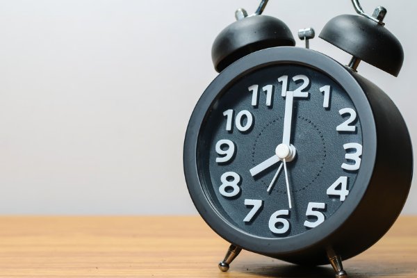 设多个闹钟反复惊醒可致慢性疲劳，慢性疲劳该如何预防？