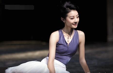 上海卫视当家花旦杨蕾,曾经嫁给王微,如今生活怎样?