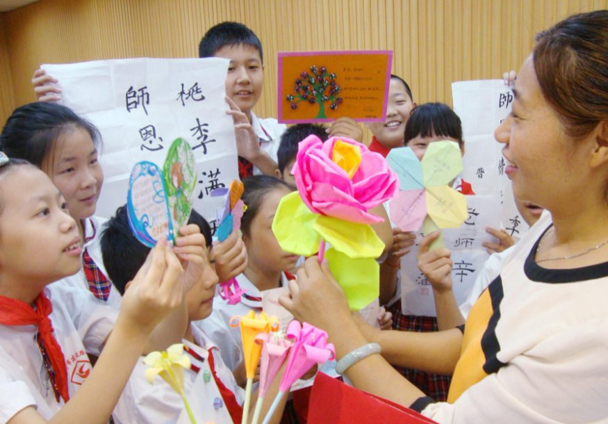 老师回送我孩子的礼物,我该怎么像她说道谢的话