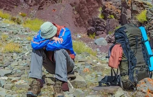 旅游时出现了高原反应，该用什么办法应对呢？