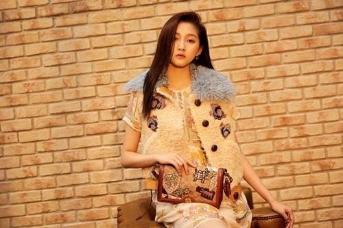 关晓彤回应私服争议，为何她的回答令人赞叹？