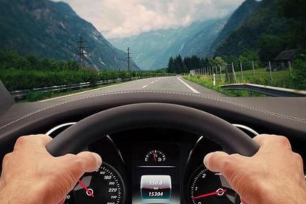 司机出现幻觉致40秒6连撞，长时间连续驾车有什么风险？