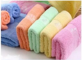 毛巾旧了变得很硬，怎样才能使旧毛巾变白变软呢？