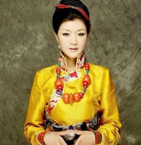 降央卓玛的西海情歌歌词是什么？