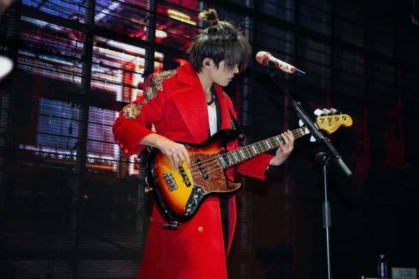 易烊千玺被曝抄袭，千纸鹤坐不住了，这是他第一次抄袭吗？