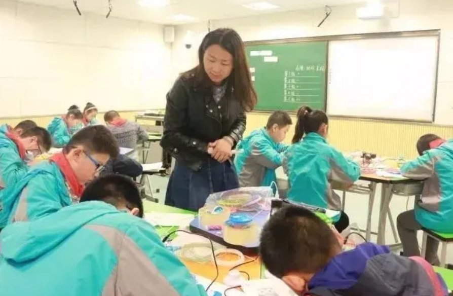 90后小学女教师两个月升任副校长，她有何过人之处？