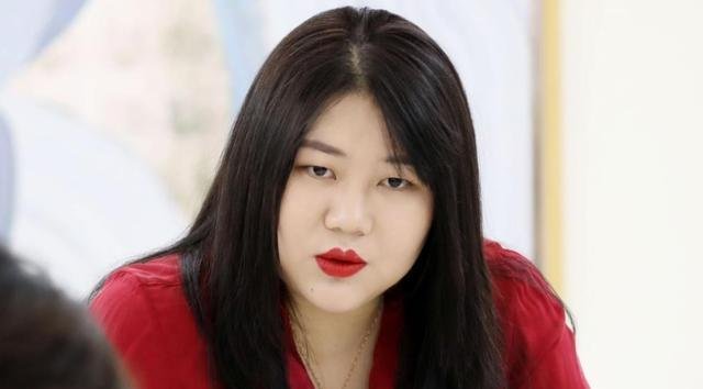 杨天真切胃术后瘦20斤，肚子消失像不像赵露思？