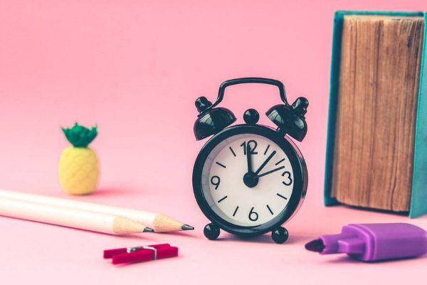 设多个闹钟反复惊醒可致慢性疲劳，慢性疲劳该如何预防？