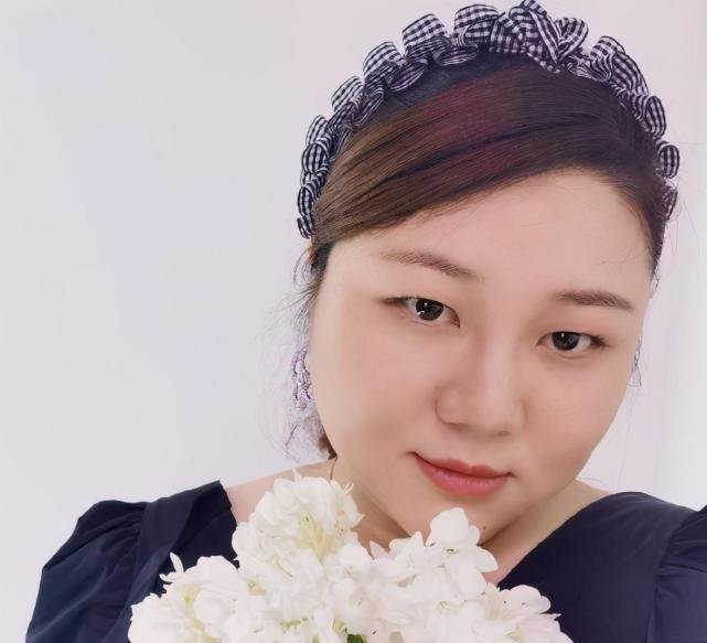 杨天真切胃术后瘦20斤,肚子消失像不像赵露思?