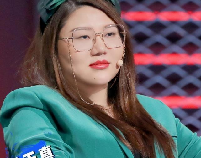 杨天真切胃术后瘦20斤,肚子消失像不像赵露思?