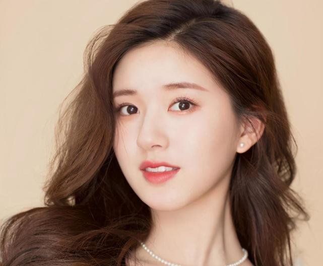 杨天真切胃术后瘦20斤,肚子消失像不像赵露思?