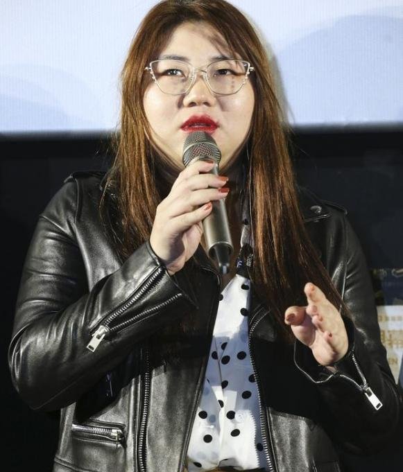 杨天真切胃术后瘦20斤,肚子消失像不像赵露思?