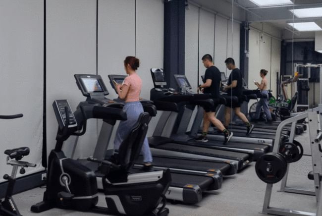 上海大妈健身房内掌掴私教,她为何会有如此举动?