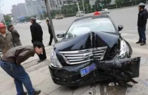 为什么很多被车撞的当时没事过一会突然倒地身亡