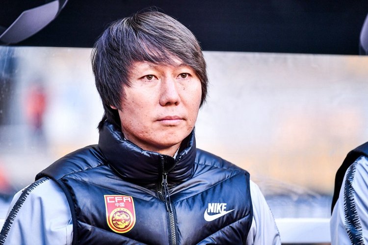 中国足协官宣与国足主帅李铁续约至2026年，对他本人来说意味着什么呢？