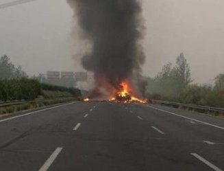 “恐怖大片”黑龙江2车深夜激撞,1人当场死亡,到底怎么回事?