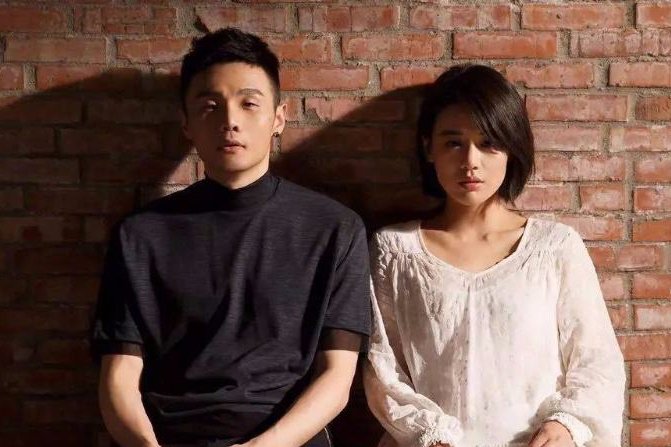 李荣浩晒蔡依林合影还自黑，男生拥有有趣的灵魂，会多么吸引异性关注？