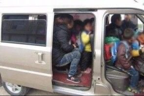 7座小车塞进33名幼童当校车，这到底是怎么一回事？