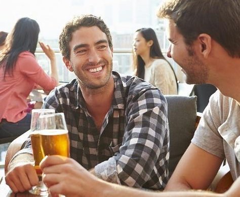 郑州一小伙喝12瓶啤酒胃险爆炸，朋友劝酒，该如何婉拒？