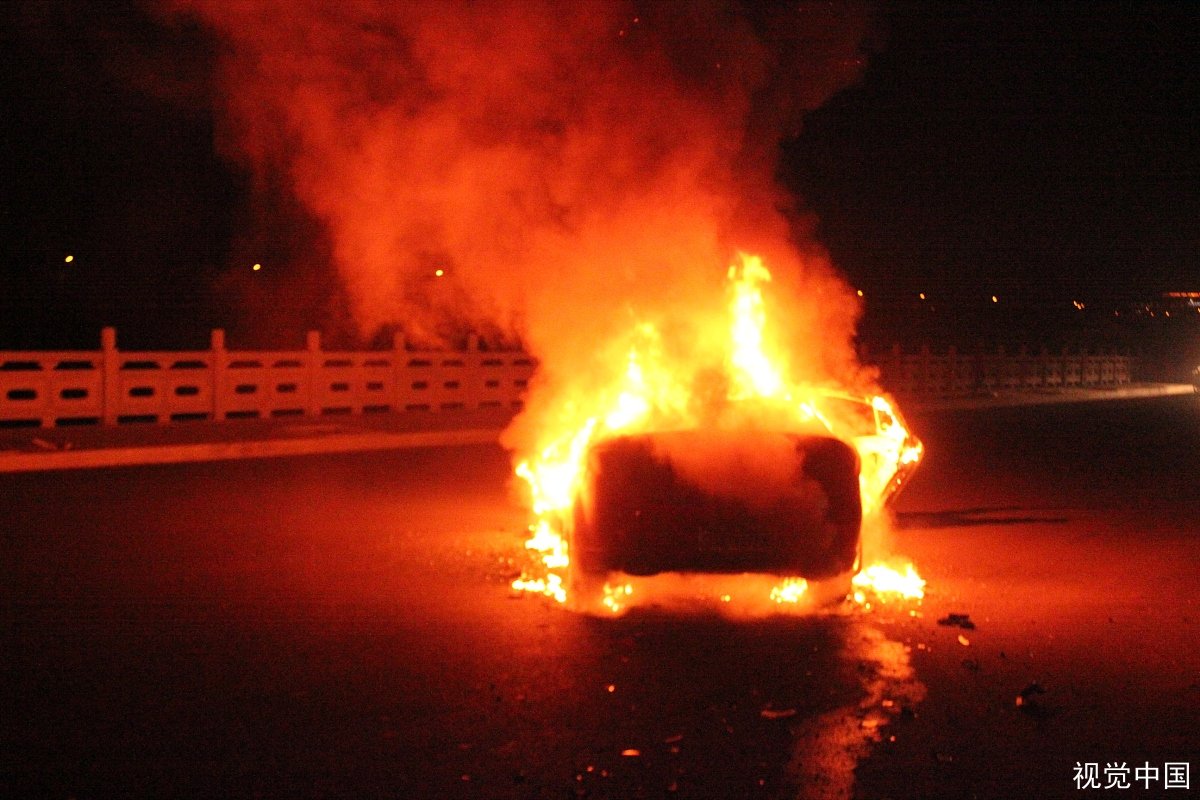 “恐怖大片”黑龙江2车深夜激撞,1人当场死亡,到底怎么回事?