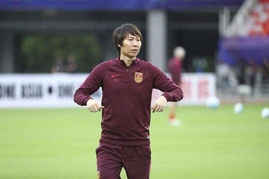 中国足协官宣与国足主帅李铁续约至2026年,对他本人来说意味着什么呢?