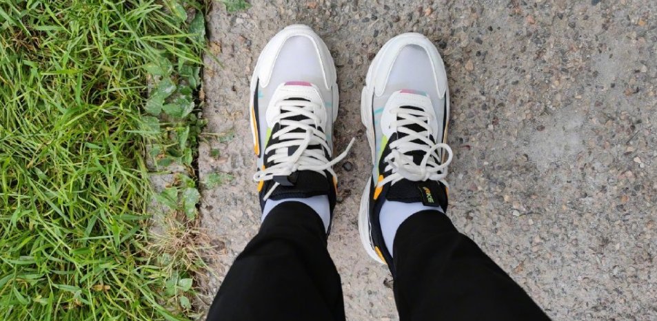 雷军晒出自己的鸿星尔克运动鞋，网友给出了怎样得评价？