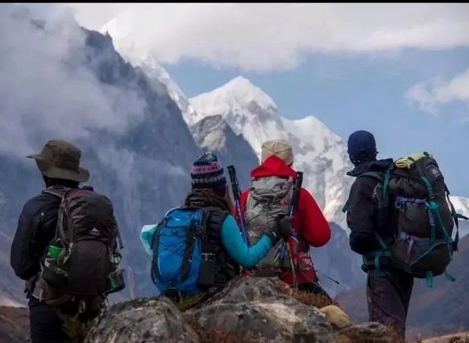 旅游时出现了高原反应，该用什么办法应对呢？