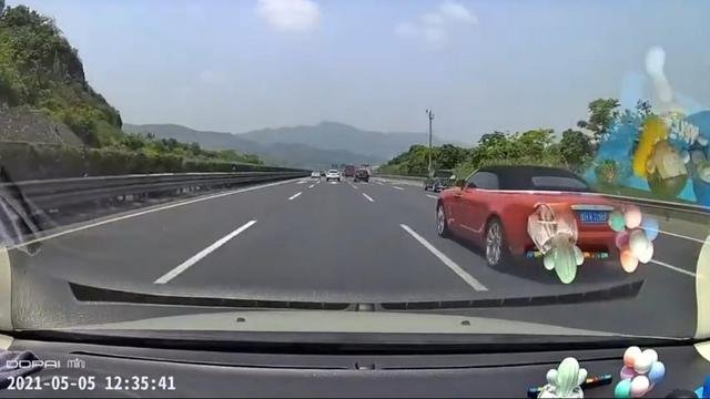 女司机为避让奔驰却撞上劳斯莱斯，她当时怎么想的？