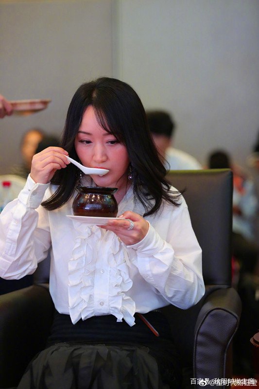 49岁的杨钰莹终于嫁人，男方究竟是什么身份？