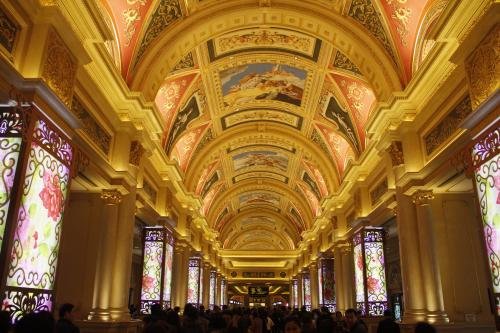 金碧辉煌的意思是什么