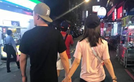 霍建华请客兜里没钱！打电话找林心如要钱，两人通话内容能笑一年，咋说的？