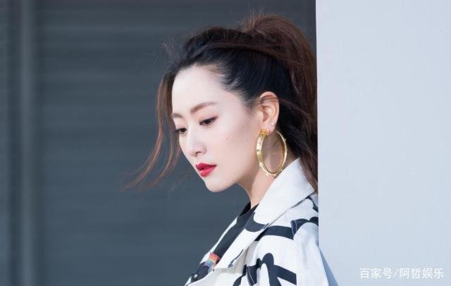 她与阚清子同时出道,7年前阚清子给她做配,白冰如今怎样了?